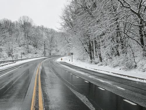 საავტომობილო გზების დეპარტამენტი აფრთხილებს მძღოლებს გზებზე არსებული ამინდის პირობების შესახებ